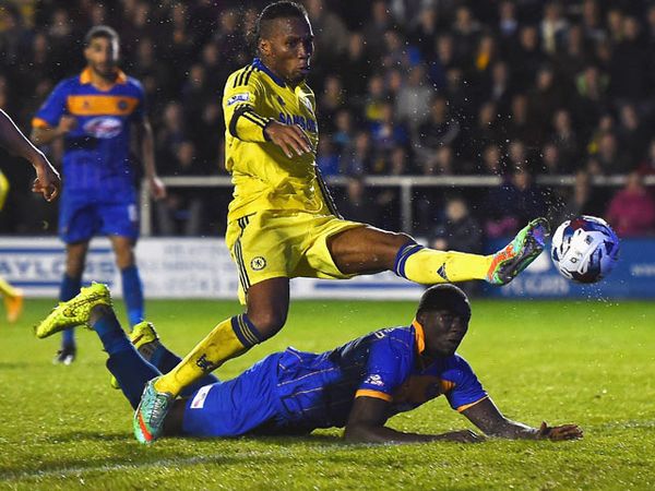 Gol Bunuh Diri Loloskan Chelsea