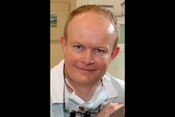 Bukannya Mengobati, Dokter Gigi Ini Malah Suruh Pasiennya Buka Bra