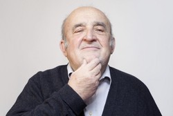 Kakek Nenek Cenderung Suka Garuk-garuk, Kenapa Ya?