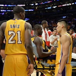 Rookie Lakers Patah Kaki di Laga Debutnya