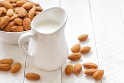 Susu Almond Kini Jadi Tren Minuman Kesehatan, Apa Saja Manfaatnya?