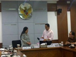 Menko Puan Sinkronkan Program Kartu Pintar dan Kartu Sehat dengan BPJS