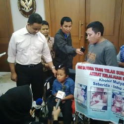 Putranya Tertimpa Tiang Bendera, Bapak Ini Mengadu ke Menteri Anies