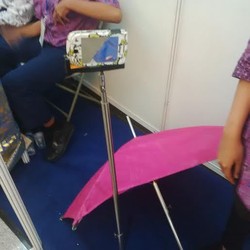 Fousis Umbrella ala Siswi MAN 2 Kudus: Payung, Tongsis dan Tripod