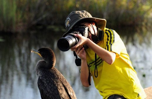 Aksi Fotografer Cilik Menantang Alam Liar