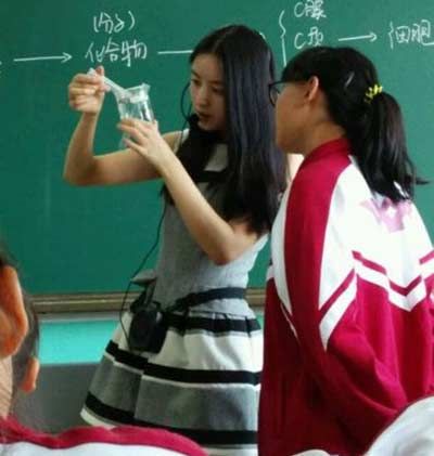 Dijamin Gak Ngantuk Diajar Guru Biologi Cantik Ini!