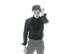 Debut Solo di TV, Zhoumi Kolaborasi dengan Amber f(x)