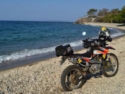 Naik Motor Trail Viar, Menikmati Pulau Cantik di Timur Indonesia
