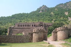 Benteng Berhantu di India, Turis Dilarang Masuk Saat Malam