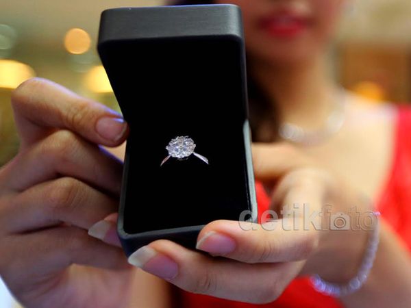 Jewellery Fashion Festive