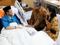 SBY Jenguk BJ Habibie