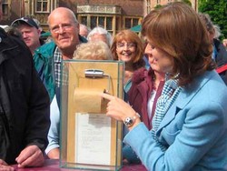 10 Barang Aneh Musisi yang Dijual di Internet (1)