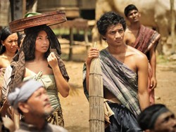 Jadi Budak, Ini Kesulitan Rahayu Saraswati di Gunung Emas Almayer