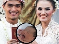 Selamat! Ricky Harun Dikaruniai Anak Pertama