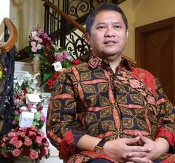 Menkominfo: Perang Tak Cuma Pakai Meriam, Tapi Juga Internet