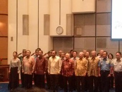 Menteri KKP Susi Tampil Sederhana di Sertijab Menhub Jonan