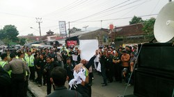 Duga Ada Haji Misterius, Massa GOIB Geruduk Kemenag Sukabumi