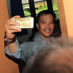 Sambangi Pelatnas Cipayung, Menpora Selfie di Kamar Tontowi Ahmad