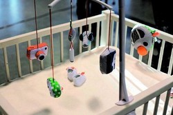 Bayi Bisa Foto Selfie di Tempat Tidurnya dengan Mainan Ini