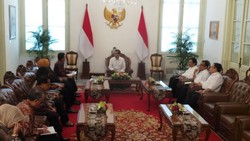 Usai Bertemu OJK, Jokowi Ingin Agar Rakyat Kecil Melek Perbankan