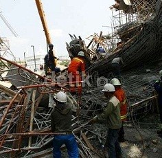 Cerita Petugas Damkar Lihat Rekannya Tertimpa Beton Saat Evakuasi di TIM