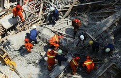 Suara Gemuruh dan Minta Tolong Saat Jembatan Penghubung TIM Ambruk