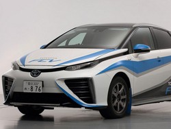 Sedan HidrogenToyota Ini Terjun ke Medan Reli