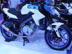 Yamaha V-Ixion dengan Aura Racing yang Kental