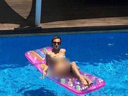 Dena Rachman Pajang Foto Berbikini Pasca Implan Payudara