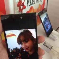 Bergaya dengan Ponsel Selfie Andromax V3S