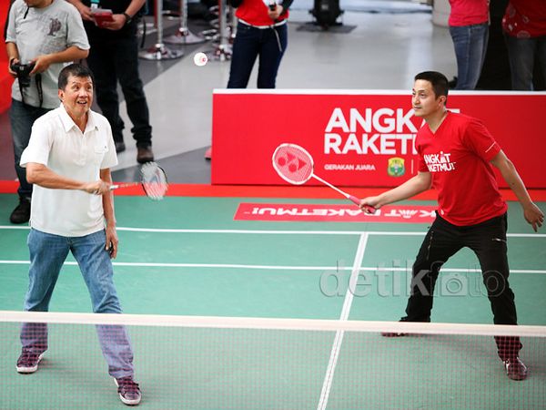 Bangkitkan Bulutangkis Indonesia dengan Angkat Raketmu