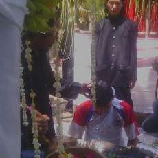 Syuroan, Puluhan Orang di Mojokerto Ritual Mandi Kembang Syuroan, Puluhan Orang di Mojokerto Ritual Mandi Kembang