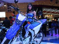 WR250R, Motor Trail Jalanan Yamaha