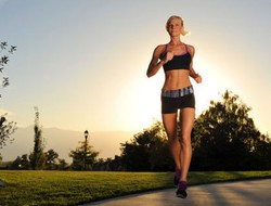 Sudah Rajin Lari Tapi Berat Badan Tak Kunjung Turun? Ini Alasannya