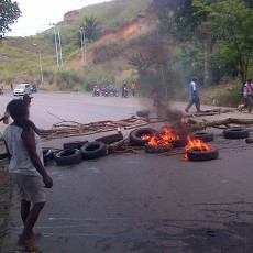 Jalan Menuju Bandara Sentani Papua Diblokir, Penerbangan Terganggu