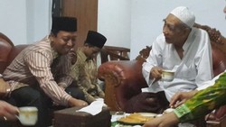 Tak Hadir di Muktamar PPP Kubu SDA, Mbah Moen Terima Kedatangan Romi