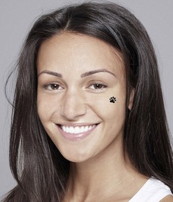 Demi Amal, Para Selebriti Ini Tampil Tanpa Riasan Wajah Saat Pemotretan