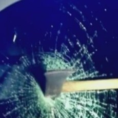 Polisi di Washington Diserang Pria Berkapak Saat Patroli