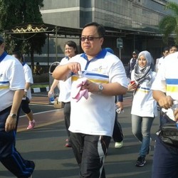 Menkeu Bambang Jalan Santai Pagi-pagi, Lanjut Senam Sakitnya Tuh di Sini