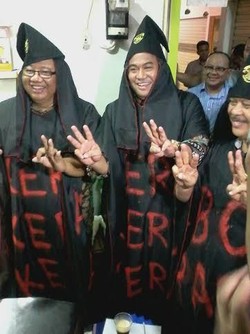 Gaya Halloween Mendag Gobel Blusukan di Pasar Gaul Santa