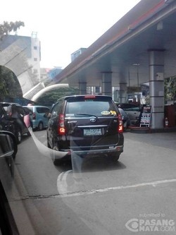 Antrean Panjang Kendaraan Terjadi di SPBU Mampang dan Margonda