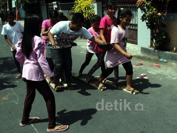 Angon Bocah, Hidupkan Permainan Tradisional