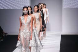 Tex Saverio Pamerkan Koleksi Bernuansa Silver & Detail 3D di JFW 2015