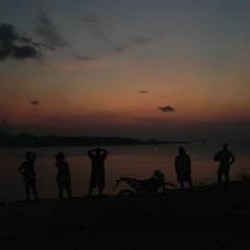 Sunset di Pulau Bawean Tak Kalah Eksotisnya