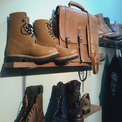 Cari Sepatu Kulit Berkelas? Datang Saja ke Pasar Santa