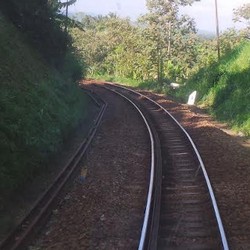 Bercanda di Rel, Seorang Pelajar Tewas Tertabrak Kereta