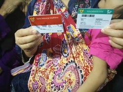 Menkominfo Bagikan Kartu Sakti Unggulan Jokowi di Tanjung Priok