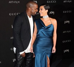 Salah Kostum, Kim Kardashian Terlihat Seperti Hamil Muda