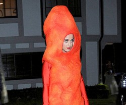 8 Kostum Ajaib Seleb, Seksi Sampai Seram di Pesta Halloween