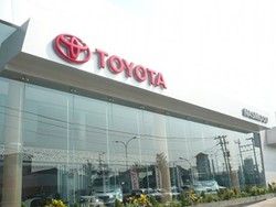 Melirik Showroom Flagship Pertama Toyota di Indonesia